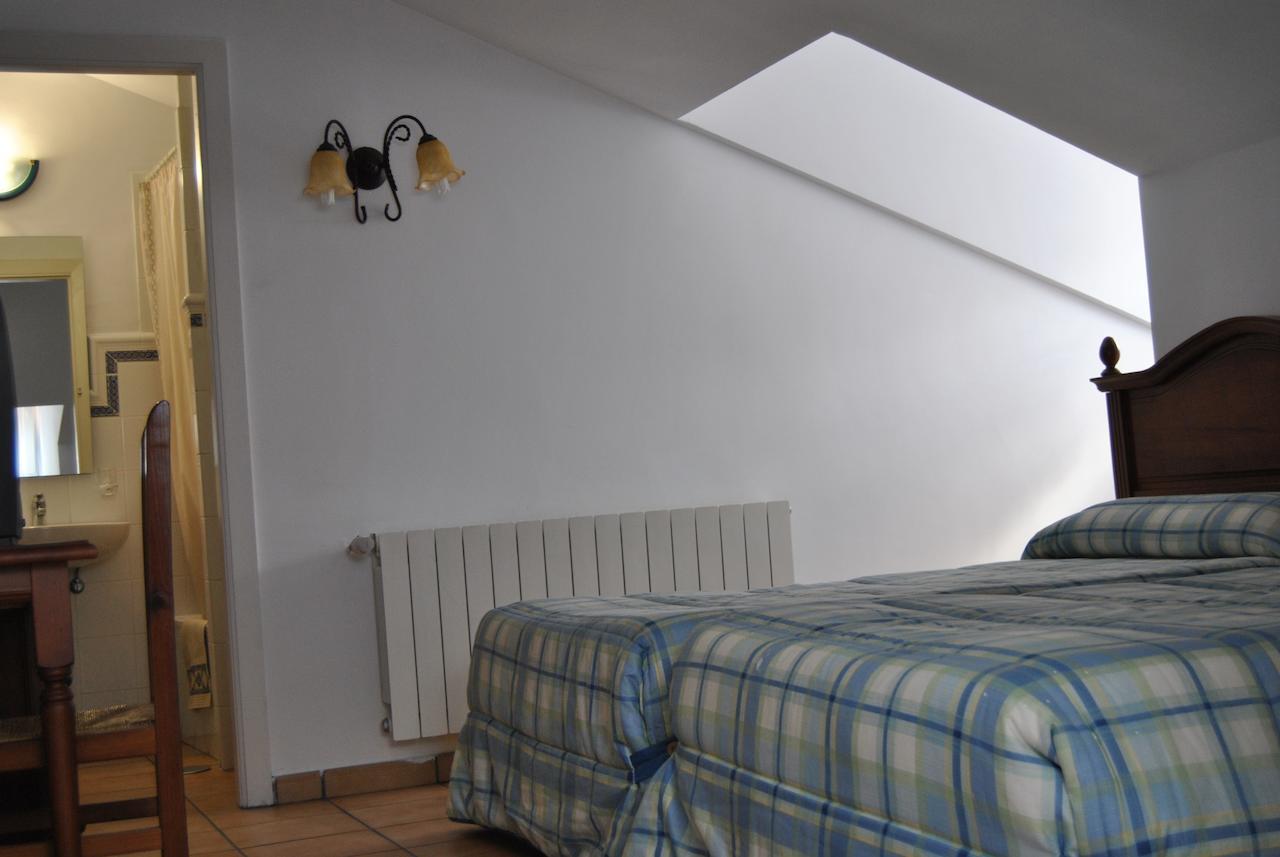 Hostal Rural Amador Puente de Vadillos ห้อง รูปภาพ