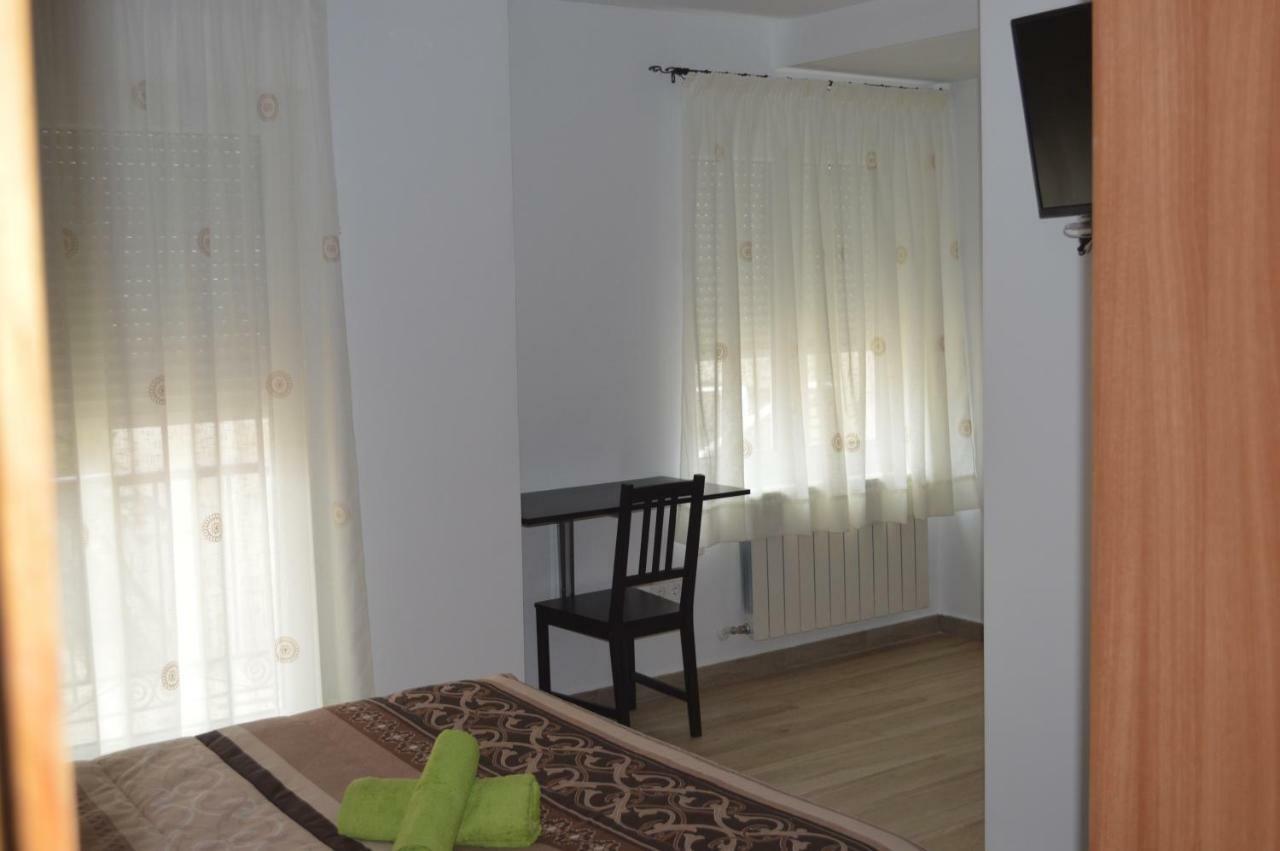 Hostal Rural Amador Puente de Vadillos ภายนอก รูปภาพ