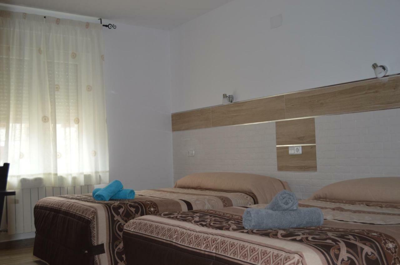 Hostal Rural Amador Puente de Vadillos ภายนอก รูปภาพ